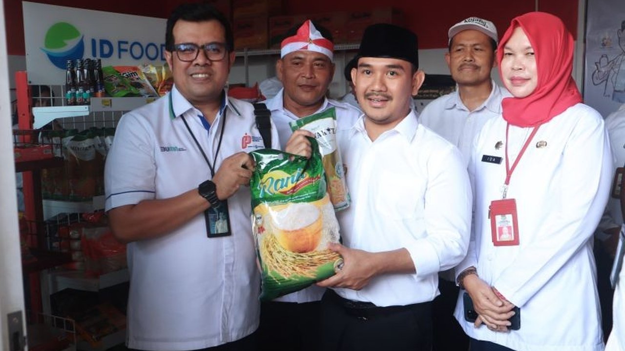 Kabupaten Bekasi meluncurkan dua Koperasi Merah Putih sebagai percontohan nasional, memperkuat ekonomi desa melalui potensi pertanian dan sembako. Simak selengkapnya!