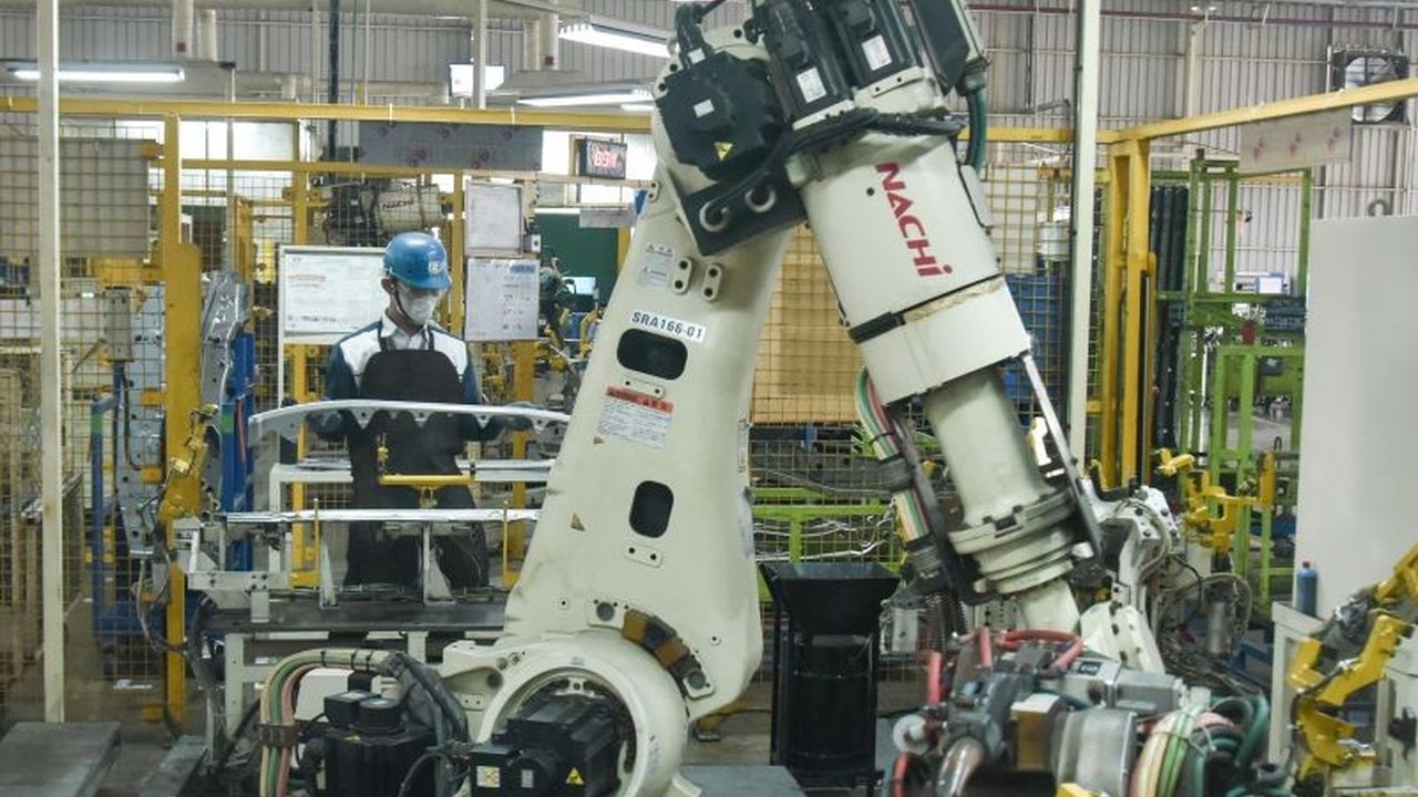 Penurunan tarif resiprokal AS untuk otomotif RI menjadi 19% memberi angin segar, namun pengamat ingatkan tantangan daya saing global yang perlu segera diatasi.