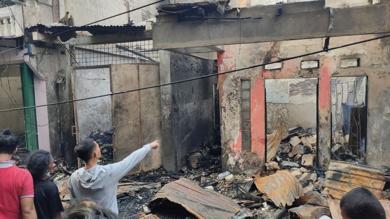 Tragedi Kebakaran Tambora yang melanda puluhan rumah di Duri Utara, Jakarta Barat, terungkap pemicunya. Apa yang sebenarnya terjadi dan bagaimana dampaknya bagi ratusan jiwa?