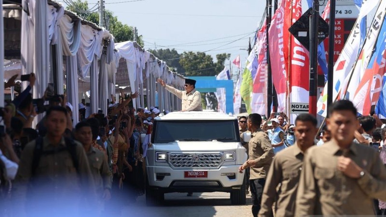 Presiden Prabowo Subianto kembali mengecam praktik 'Serakahnomics' yang dilakukan pengusaha, menegaskan negara tak perlu berbaik hati pada mereka yang merugikan rakyat.