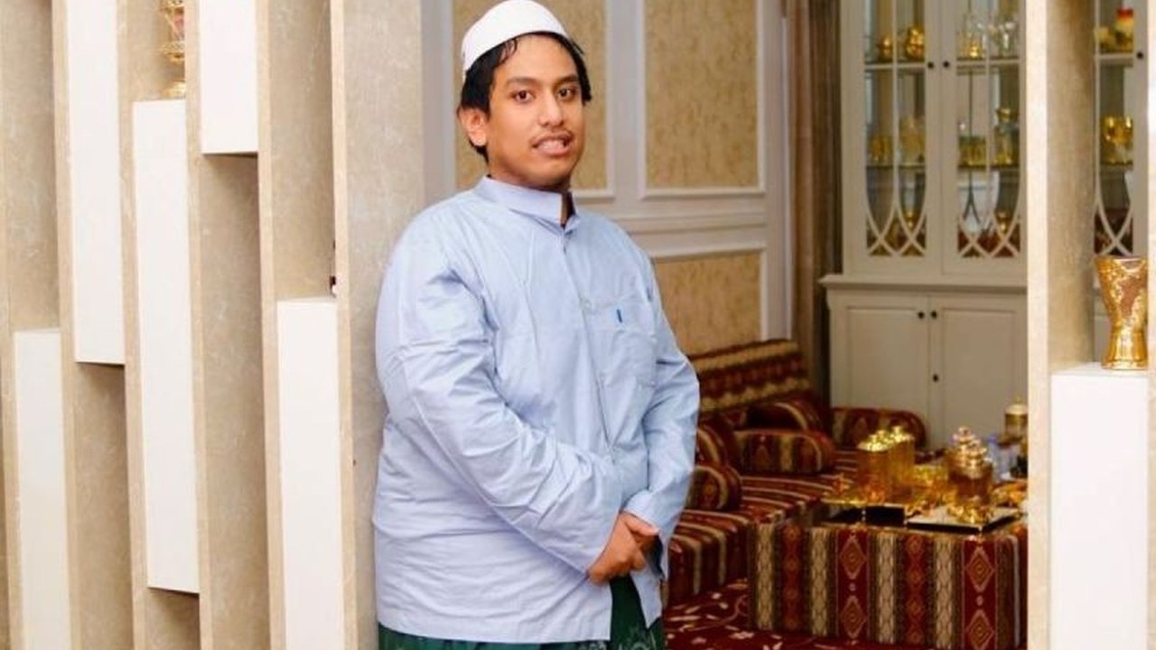 Cicit Guru Tua, Habib Musthafa bin Saggaf Aljufri, menyayangkan Fuad Plered tidak berziarah ke makam Guru Tua saat menjalani sanksi adat di Palu, memicu pertanyaan tentang niatnya.