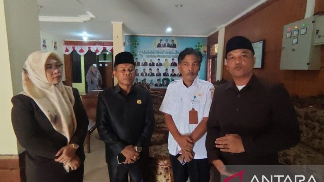 DPRD Bangka Tengah mendesak Dindik Babel segera bertindak mengatasi masalah kuota SMA yang terbatas, sebab puluhan siswa terancam tidak bisa melanjutkan pendidikan.