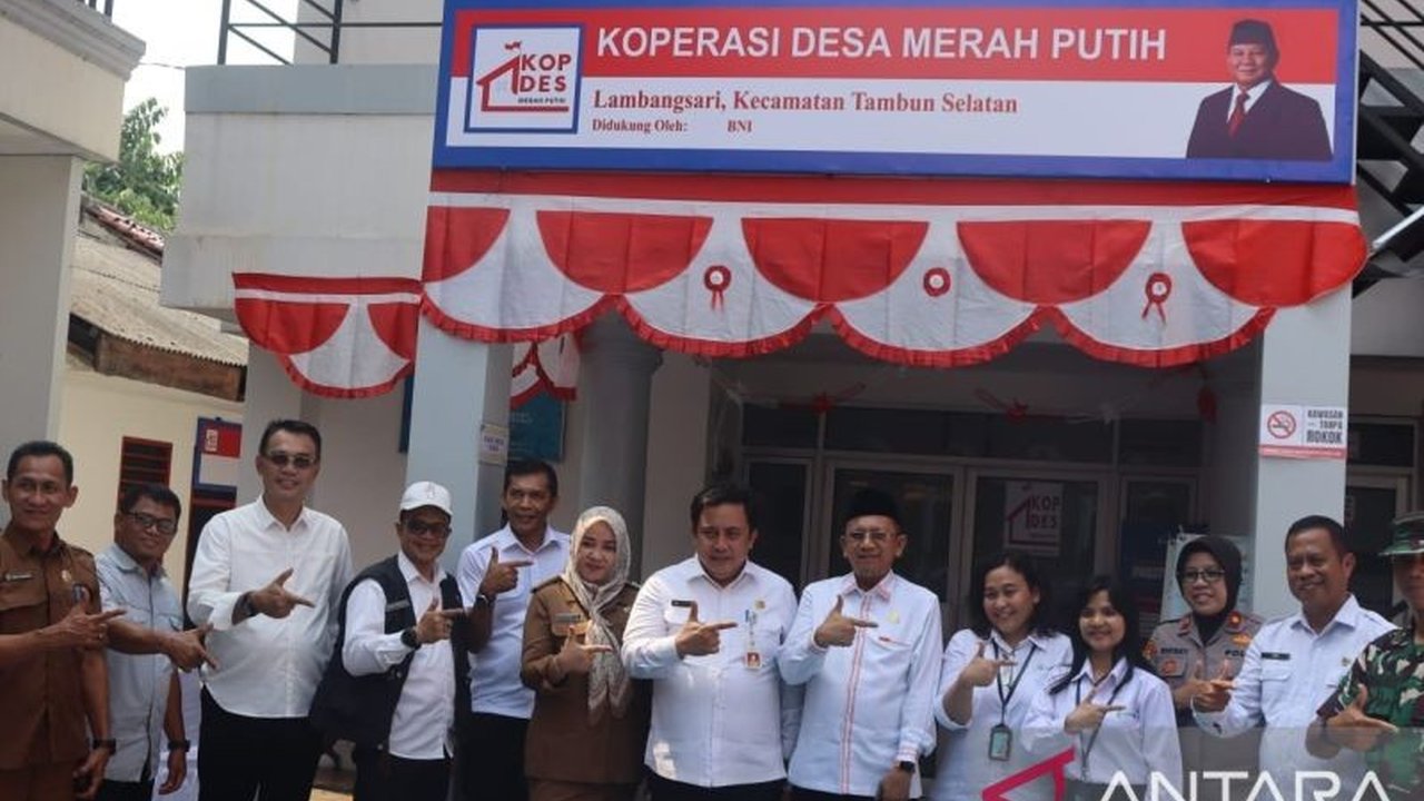 KMP Lambangsari Bekasi, koperasi percontohan nasional, berkomitmen mewujudkan unit usaha berkelas nasional. Simak bagaimana koperasi ini menjadi penggerak ekonomi desa.