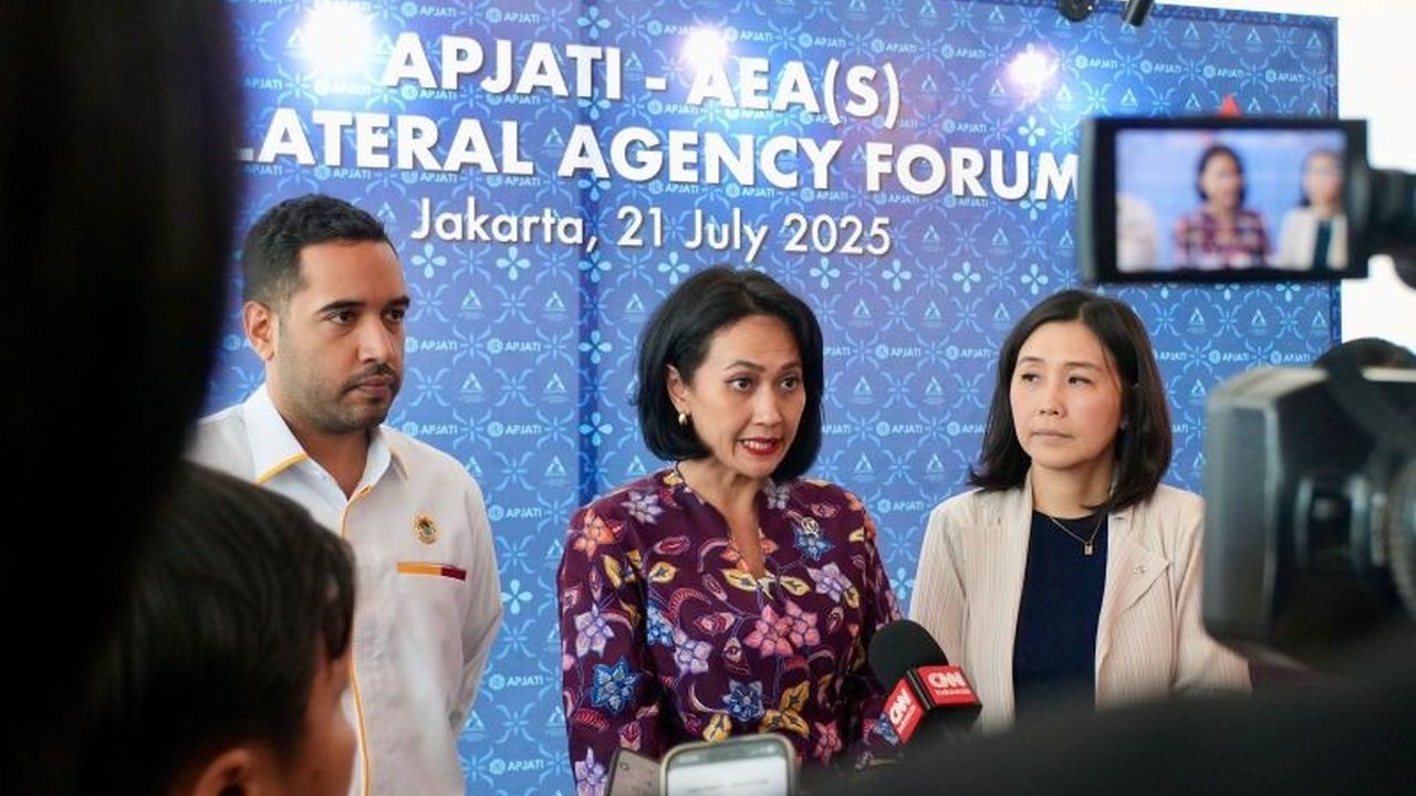 Kementerian P2MI gencar dorong sinergi penempatan Pekerja Migran Indonesia Singapura melalui forum bilateral, demi peluang kerja dan perlindungan yang lebih baik.