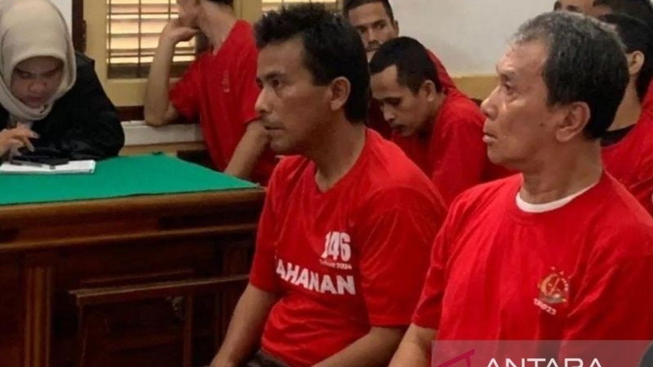 Pengadilan Tinggi Medan memperkuat vonis 2,5 tahun penjara terhadap jaksa gadungan yang memeras pengusaha alat kesehatan. Simak detail modus kejahatannya!