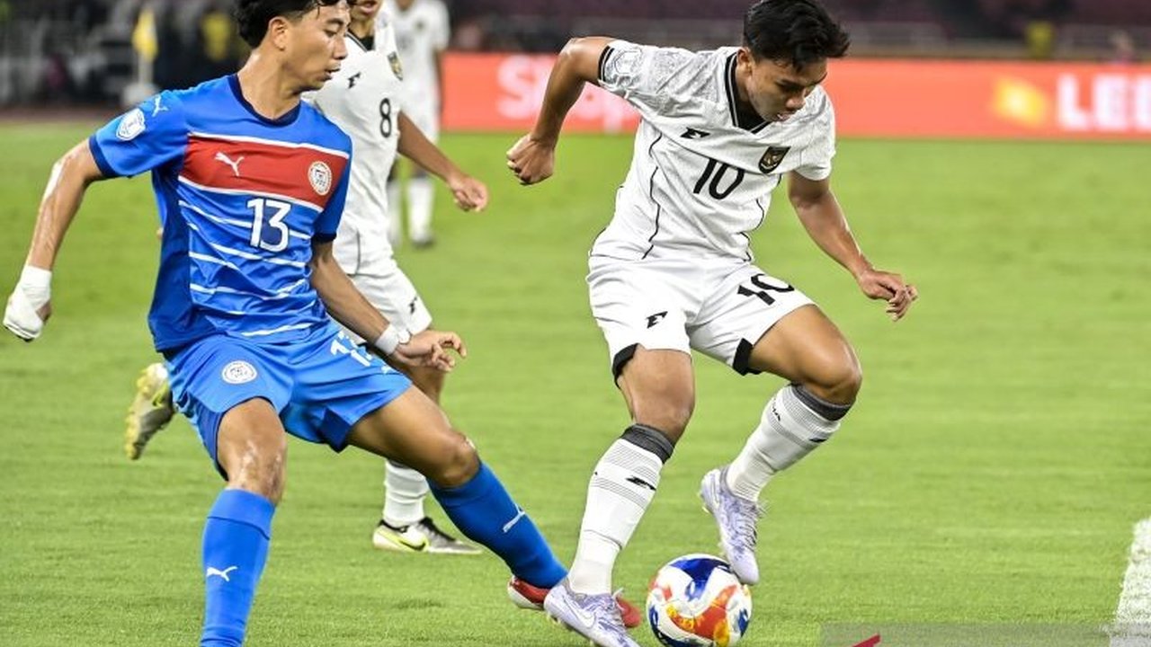 Manajer Timnas U-23 Indonesia pastikan Arkhan Fikri absen di semifinal Piala AFF U-23. Bagaimana dampak absennya pemain kelas dunia ini bagi Garuda Muda?