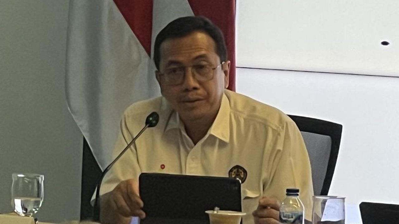 SKK Migas atur ulang ekspor LNG demi penuhi kebutuhan domestik yang meningkat. Langkah ini diambil untuk menjaga ketahanan energi nasional. Bagaimana dampaknya?