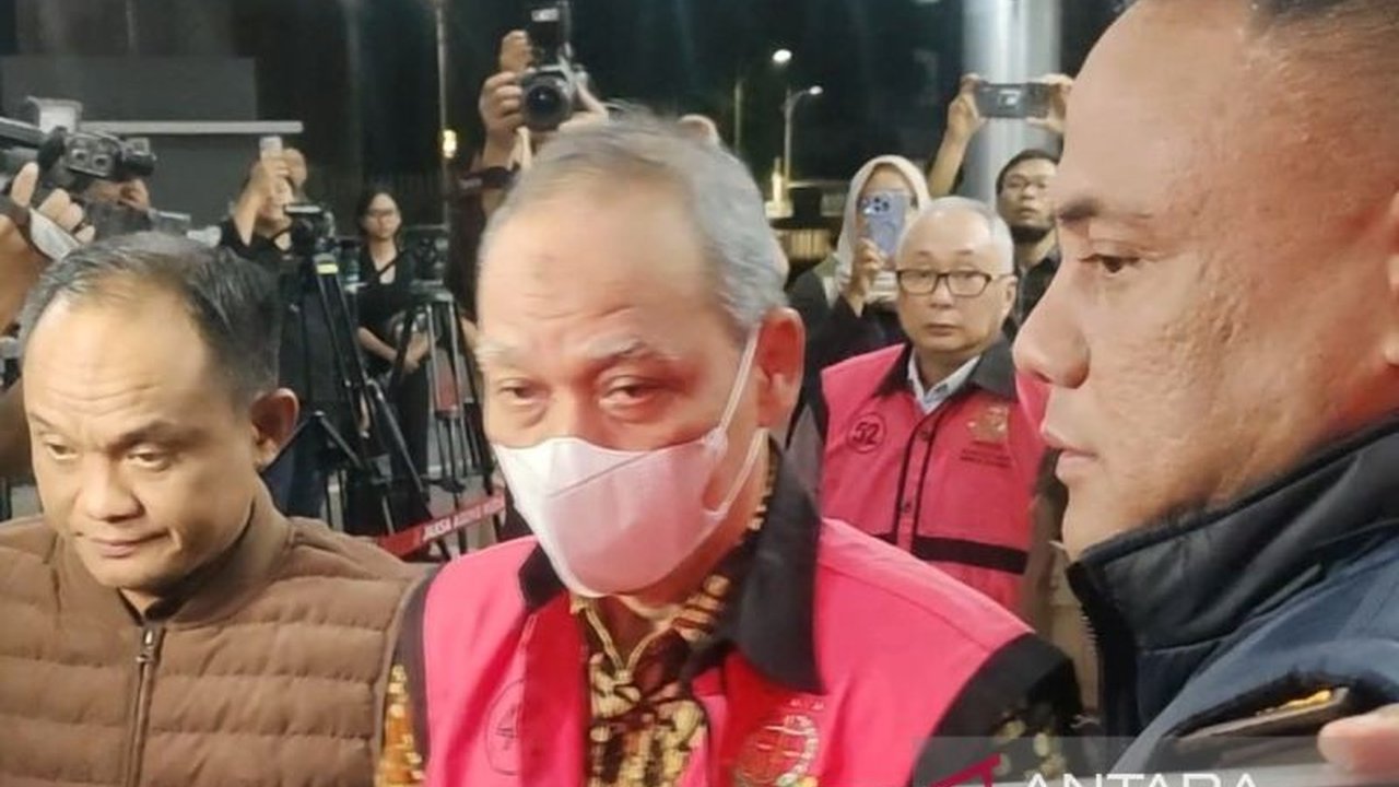 Kejagung mengungkap mantan Direktur Keuangan Sritex, AMS, diduga menggunakan kredit Bank DKI untuk melunasi utang MTN, bukan modal kerja. Simak detail kasus korupsi ini!