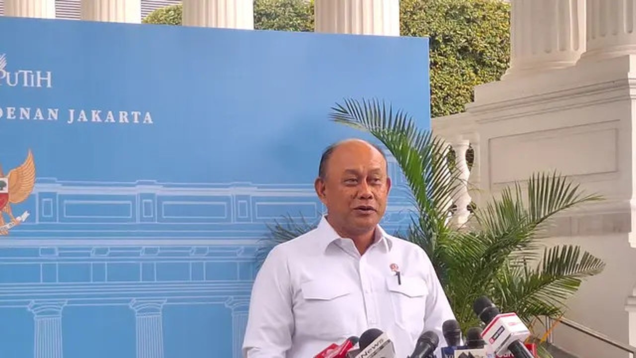 Kepala Badan Gizi Nasional (BGN) Dadan Hindayana. Dia mengatakan menu makan bergizi gratis (MBG) selama Ramadan akan disesuaikan agar tak mudah basi dan bisa dimakan saat berbuka puasa. (Lipu