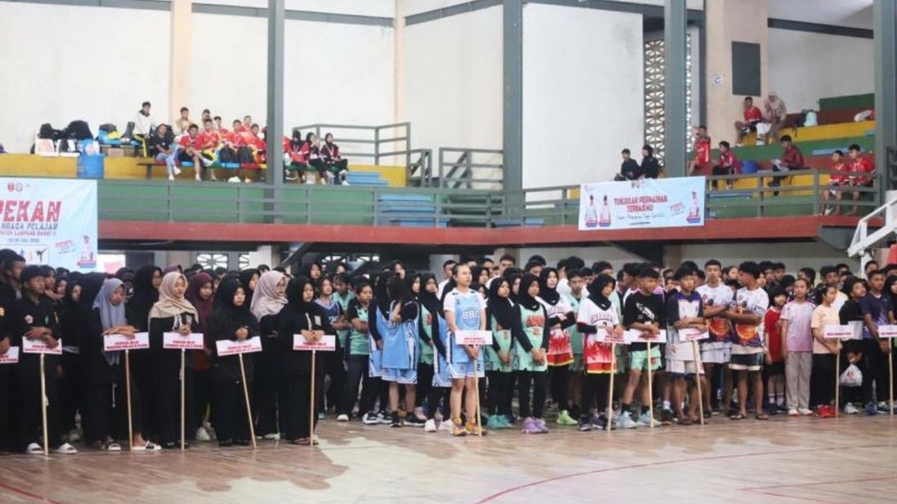 Pemerintah Kabupaten Lampung Barat menggelar PORKAB Lampung Barat untuk menjaring bibit atlet unggul. Ratusan pelajar akan berkompetisi di empat cabang olahraga untuk meraih prestasi.