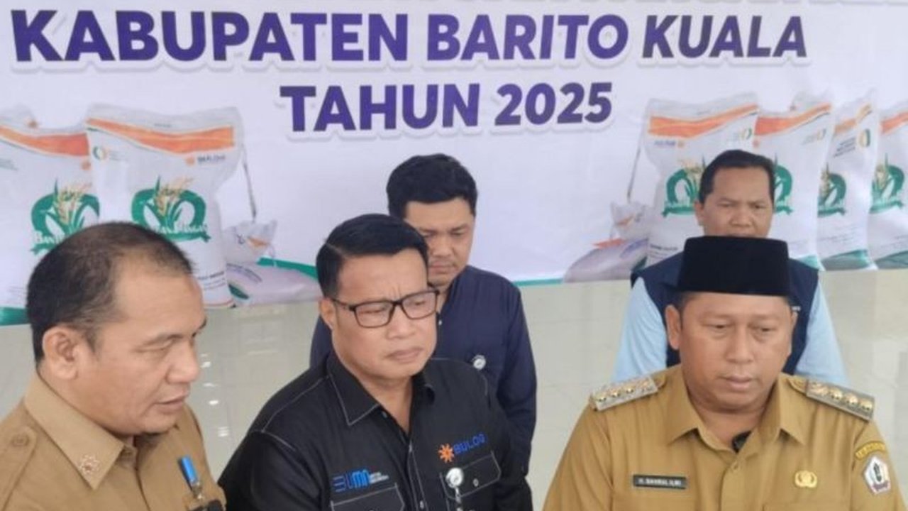 Perum Bulog Kalsel sukses menyalurkan bantuan beras kepada 13.913 penerima manfaat di Barito Kuala. Bantuan Beras Bulog Kalsel ini diharapkan meringankan beban di tengah kenaikan harga.