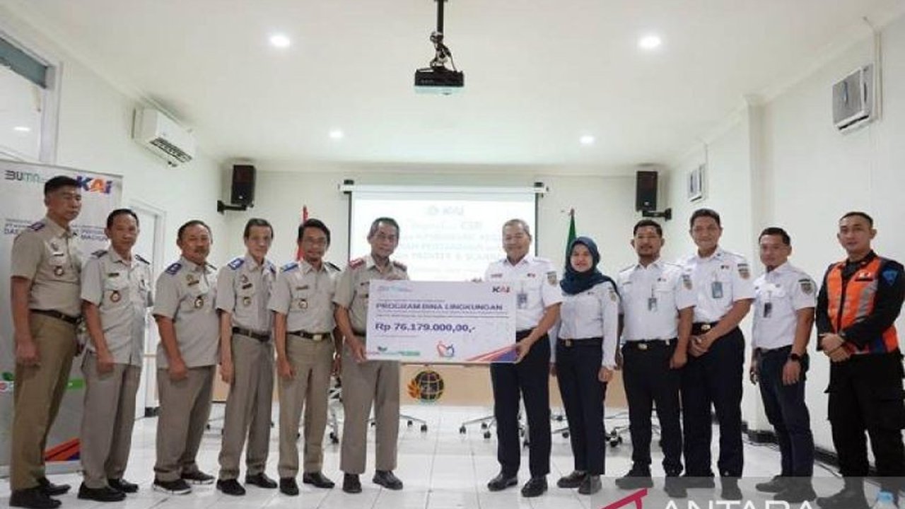 Fakta Menarik: TJSL KAI Daop 7 Madiun Salurkan Bantuan Puluhan Juta Rupiah ke Jombang, Madiun, dan Pacitan