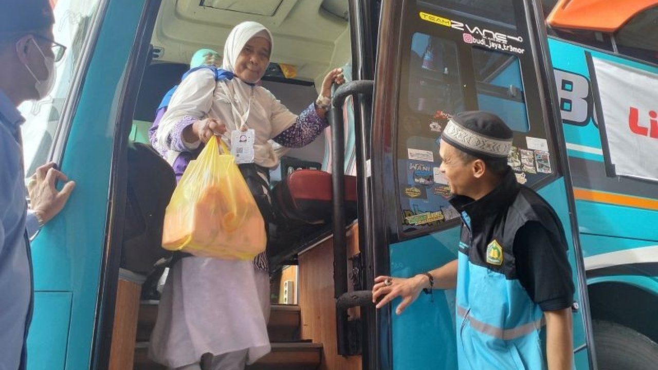 Pemerintah Arab Saudi mendesak Indonesia untuk segera menyesuaikan kebijakan dan jadwal baru terkait pelaksanaan Haji 2026. Apa saja perubahan yang harus diantisipasi?