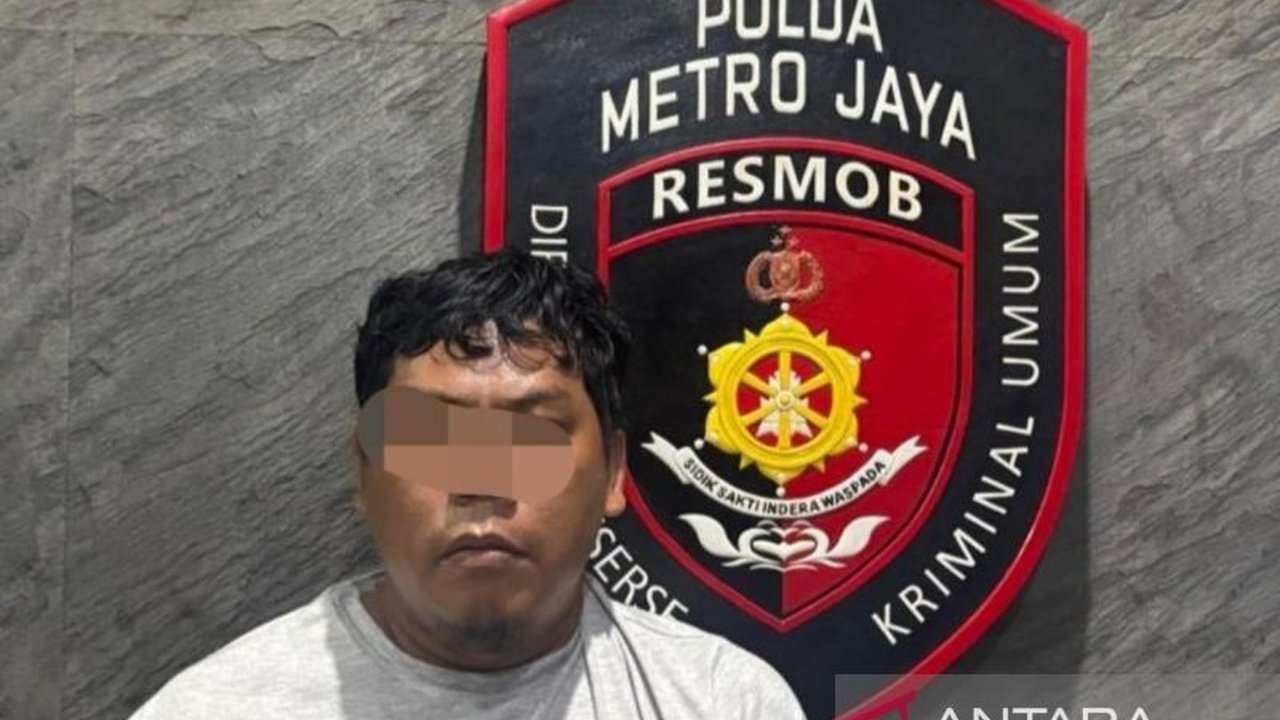 Polisi berhasil mengungkap motif penusukan di Jatinegara yang melibatkan kakak beradik. Konflik penjualan sabu menjadi pemicu utama insiden tragis ini.
