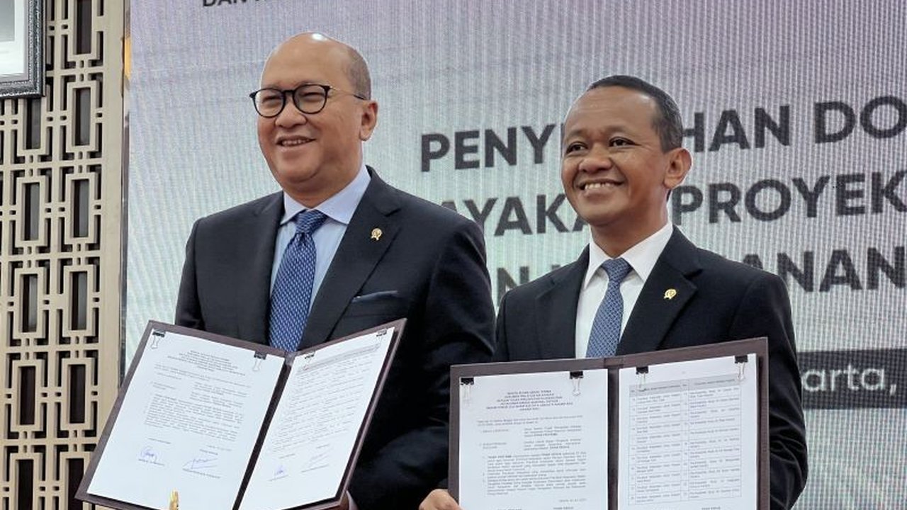Menteri Bahlil Lahadalia mengungkapkan 18 proyek hilirisasi siap menciptakan ratusan ribu lapangan kerja dengan upah layak, mendorong pemerataan ekonomi nasional.