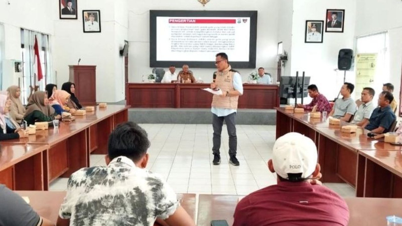 Diskop UKM Kalsel bersama Polda Kalsel sosialisasikan ketaatan regulasi penggunaan gula rafinasi kepada koperasi penyalur demi tertibnya distribusi dan mencegah penyalahgunaan.