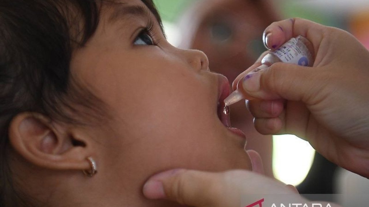 Dokter spesialis anak tegaskan vaksinasi anak dan nutrisi seimbang adalah langkah preventif krusial untuk melindungi kesehatan dan tumbuh kembang optimal si kecil.