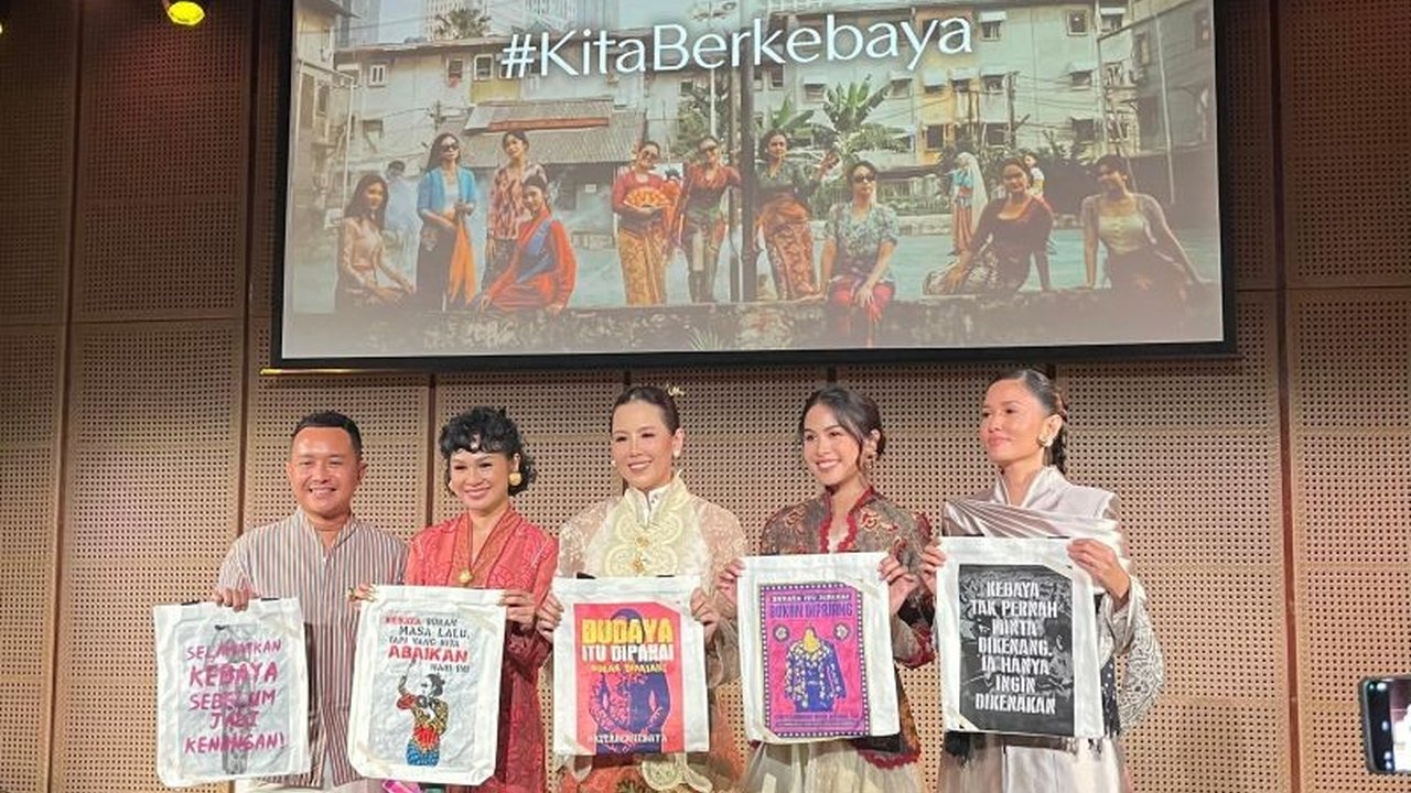 Film pendek #KitaBerkebaya hadir sebagai upaya komunitas melestarikan Kebaya, busana kebanggaan Indonesia. Bagaimana film ini menyatukan 250 perempuan dari berbagai latar?