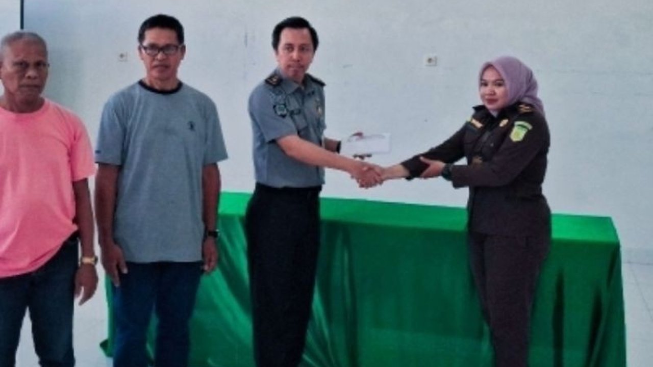 Kejaksaan Negeri Biak menyerahkan dua ABK Filipina yang tertangkap illegal fishing ke Imigrasi. Apa yang akan terjadi selanjutnya pada para ABK Filipina ini?