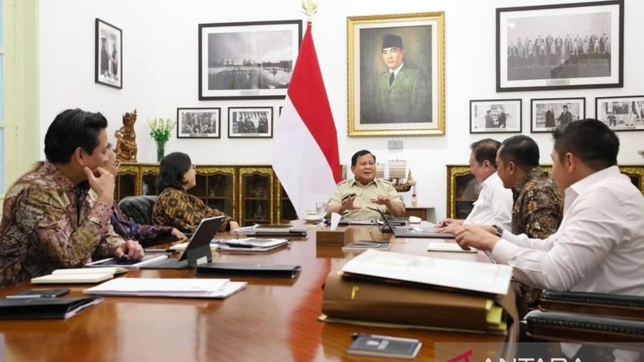Presiden Prabowo Subianto tegaskan arah reformasi fiskal dan pentingnya menjaga defisit APBN dalam rapat terbatas. Apa saja arahan krusialnya?