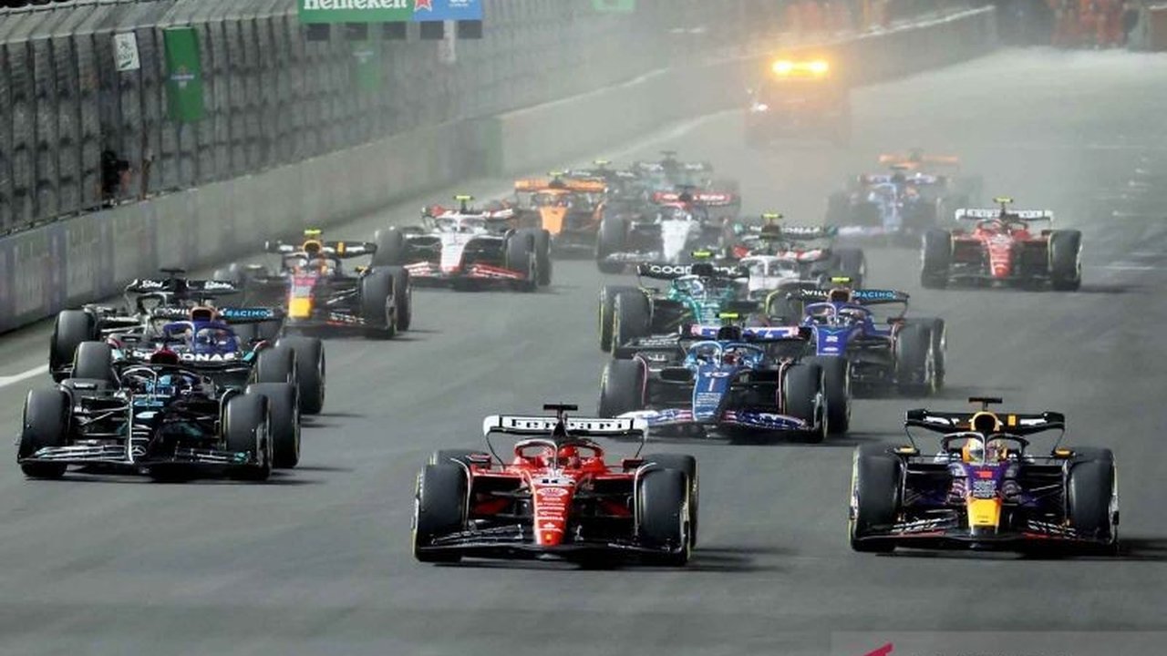 Formula 1 menargetkan nol karbon pada 2030 setelah berhasil mengurangi emisi karbon 26% sejak 2018. Bagaimana strategi ambisius Formula 1 Nol Karbon ini diwujudkan?