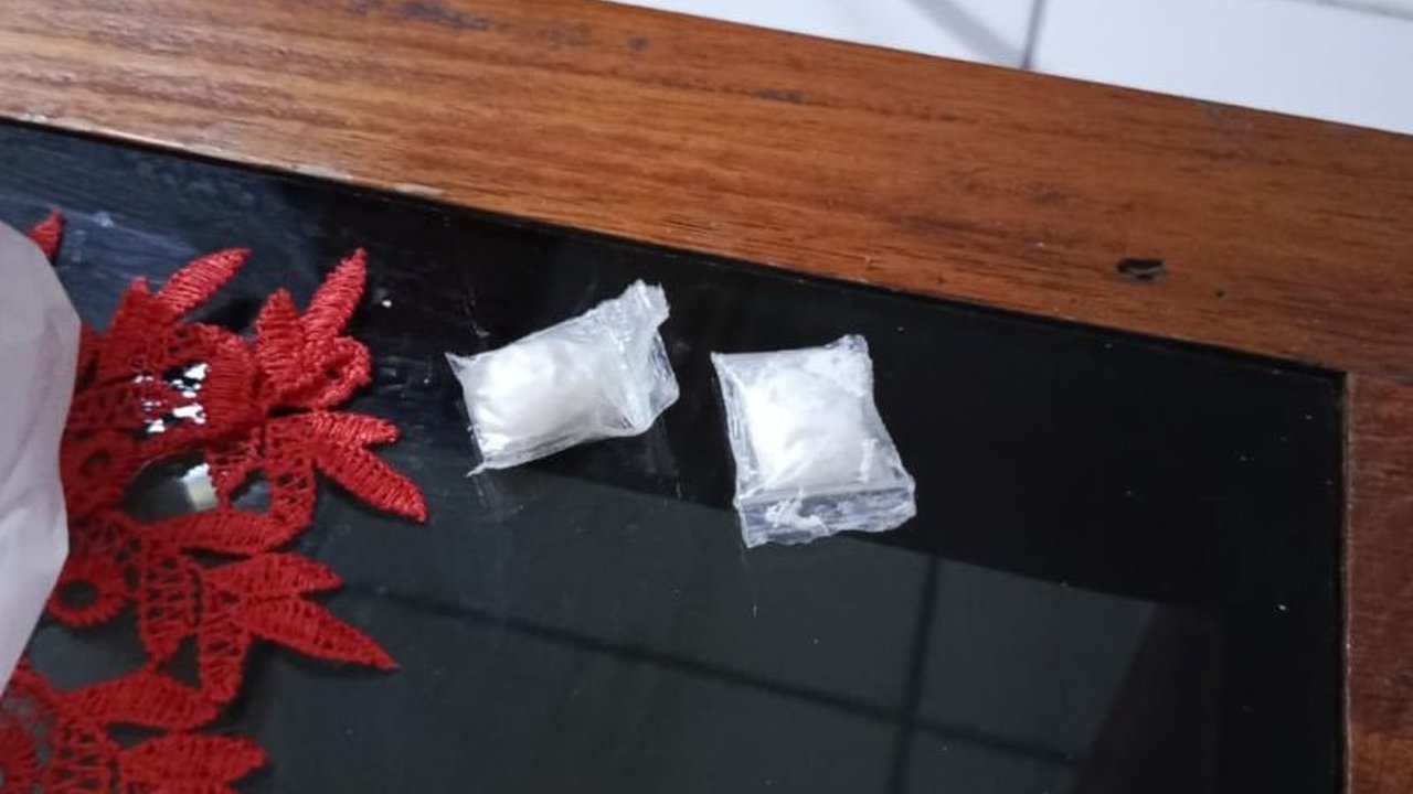 Petugas Rutan Kolaka berhasil menggagalkan upaya penyelundupan sabu ke dalam lapas dengan modus tersembunyi di botol sampo, mengungkap taktik licik yang patut diwaspadai.