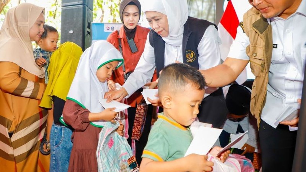 Pemprov Jatim menggelontorkan Bansos Pemprov Jatim senilai Rp1,62 miliar di Kota Pasuruan, meliputi berbagai program untuk kesejahteraan masyarakat.