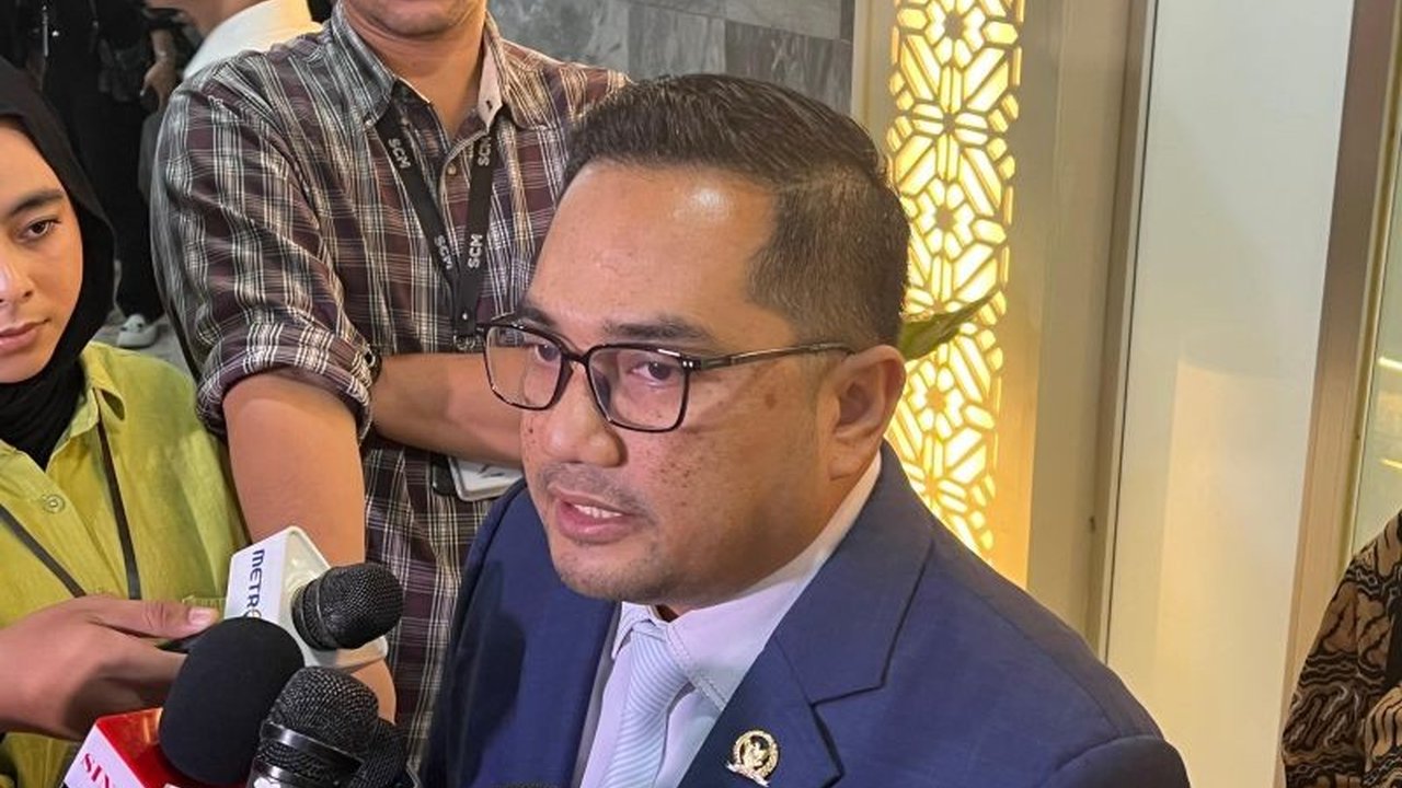 Ketua Komisi II DPR RI menyoroti potensi anggaran besar untuk perayaan HUT RI ke-80 di IKN, bertentangan dengan semangat efisiensi pemerintah. Mengapa Jakarta lebih realistis?