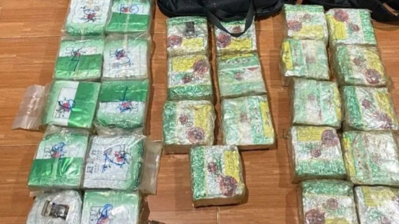 Bea Cukai Bengkalis berhasil menggagalkan penyelundupan 27 kg sabu dari Malaysia. Dua tersangka ditangkap. Bagaimana modus operandi jaringan narkotika ini?