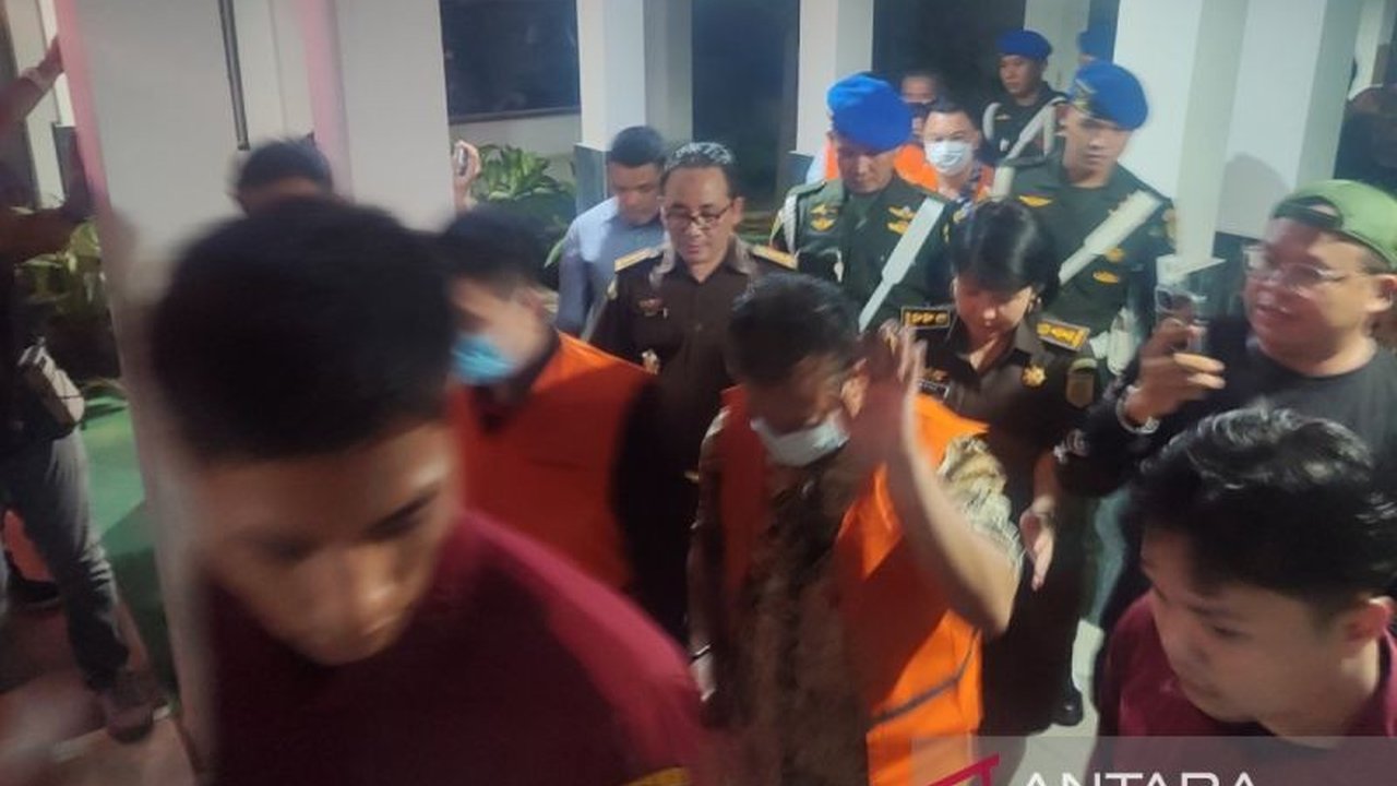 Kejati Bengkulu menetapkan lima pengusaha tambang batu bara sebagai tersangka kasus korupsi, dengan kerugian negara fantastis mencapai Rp500 miliar lebih. Siapa saja mereka?