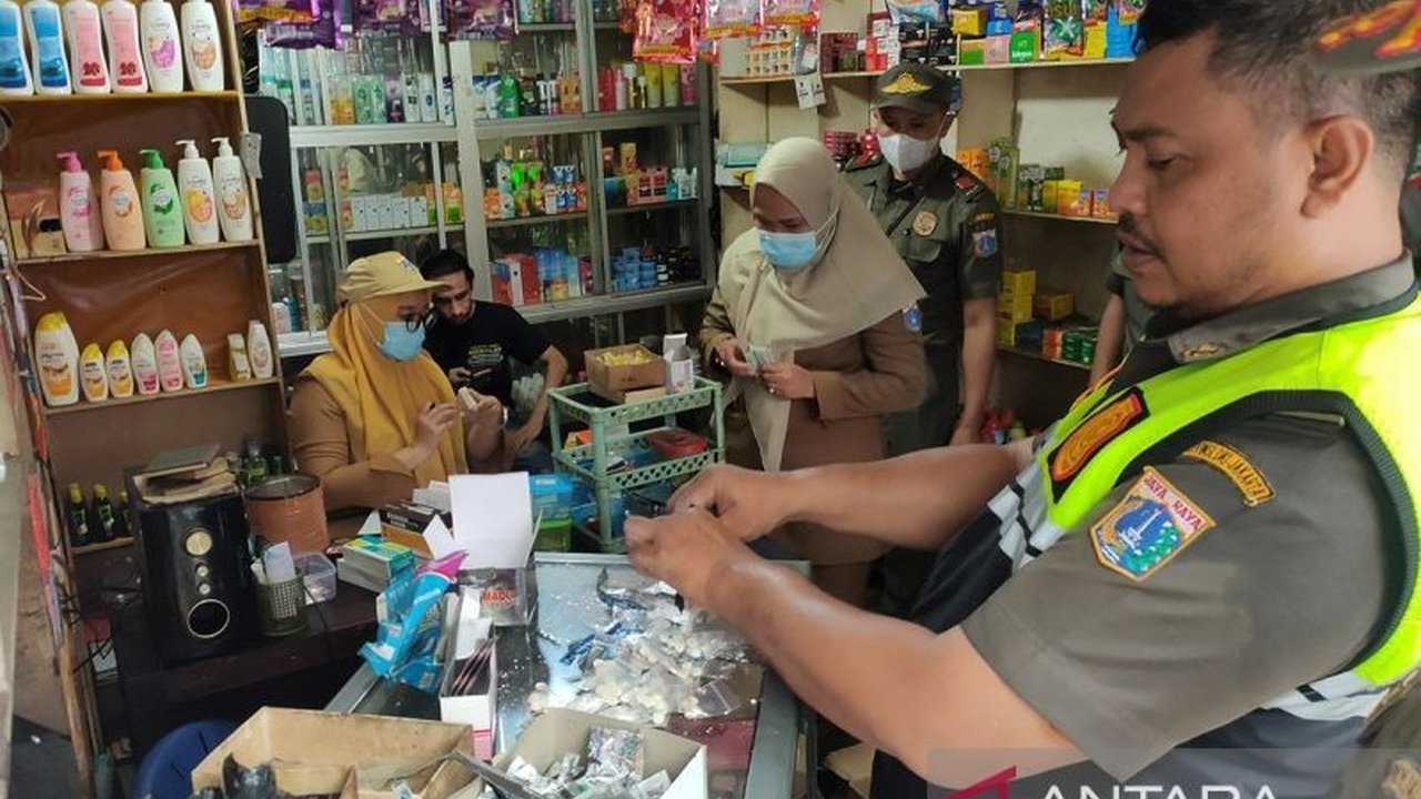 Badan Pengawas Obat dan Makanan (BPOM) mengambil langkah tegas menghapus tautan penjualan Blackmores Super Magnesium dari e-commerce karena produk ini tidak terdaftar di Indonesia dan diduga sebabkan efek samping serius.