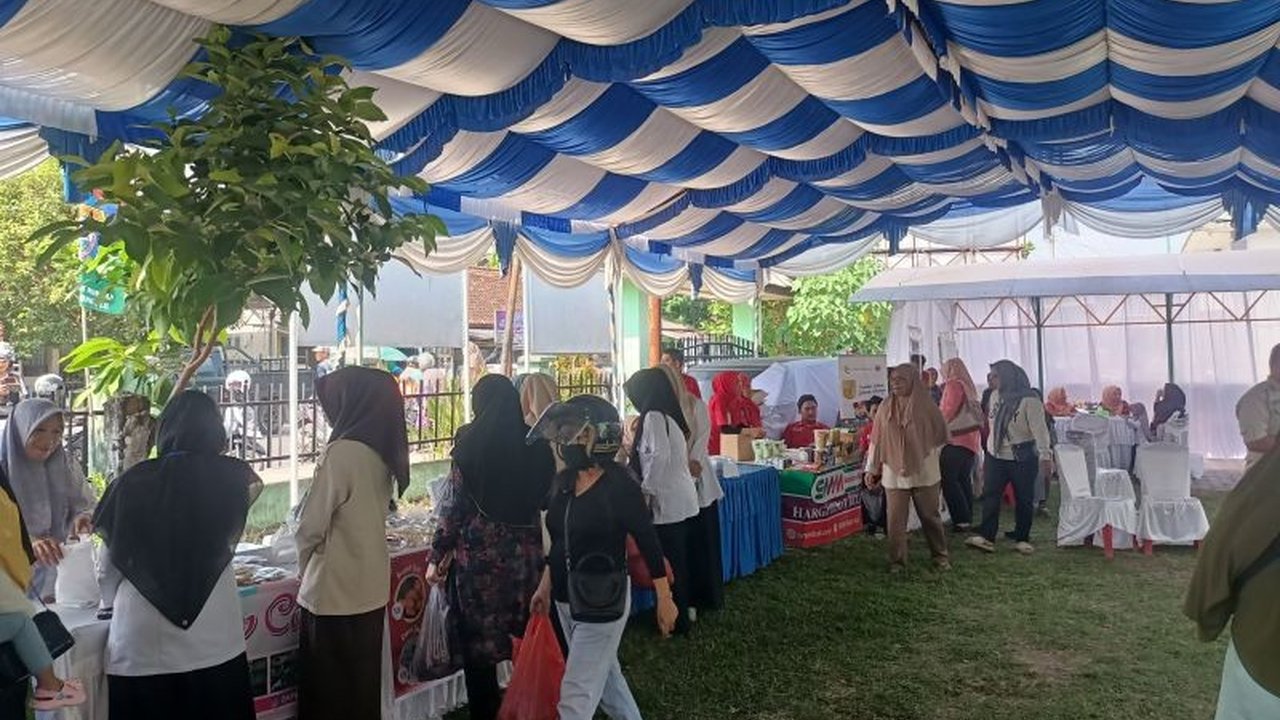 Pemerintah Kabupaten Ogan Komering Ulu (OKU) menggelar Gerakan Pangan Murah (GPM) untuk stabilisasi harga dan pengendalian inflasi. Dapatkan kebutuhan pokok dengan harga terjangkau!