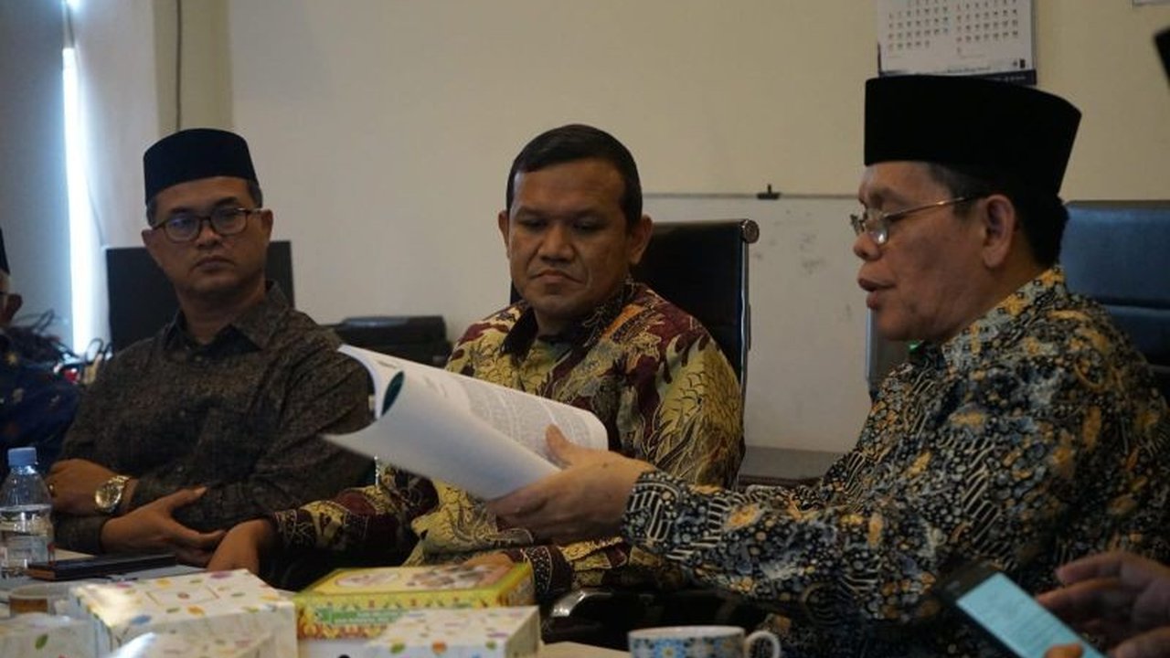 Pemprov Aceh bersama MUI Pusat membahas status krusial tanah wakaf Blang Padang yang kini dikelola TNI AD. Akankah fungsi aslinya kembali?
