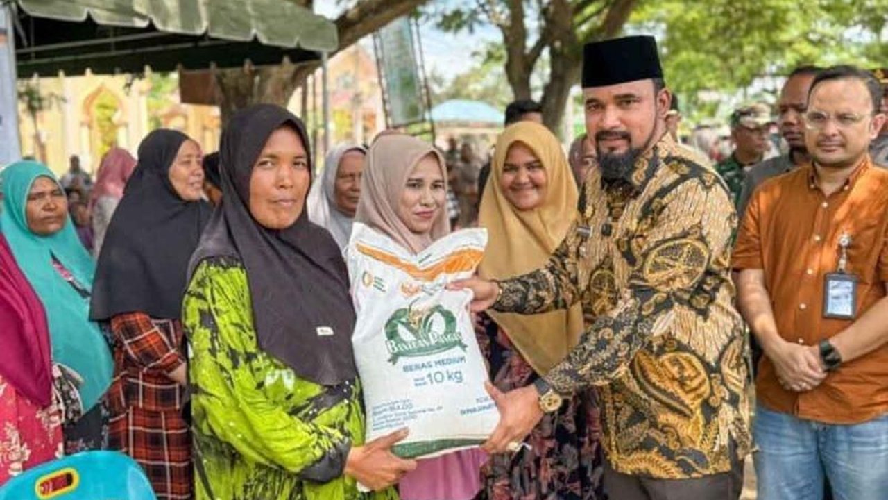 Puluhan ribu warga di Aceh Timur menerima Bantuan Beras Aceh Timur, total 869 ton lebih, untuk meringankan beban ekonomi di tengah kenaikan harga kebutuhan pokok. Bagaimana dampaknya?