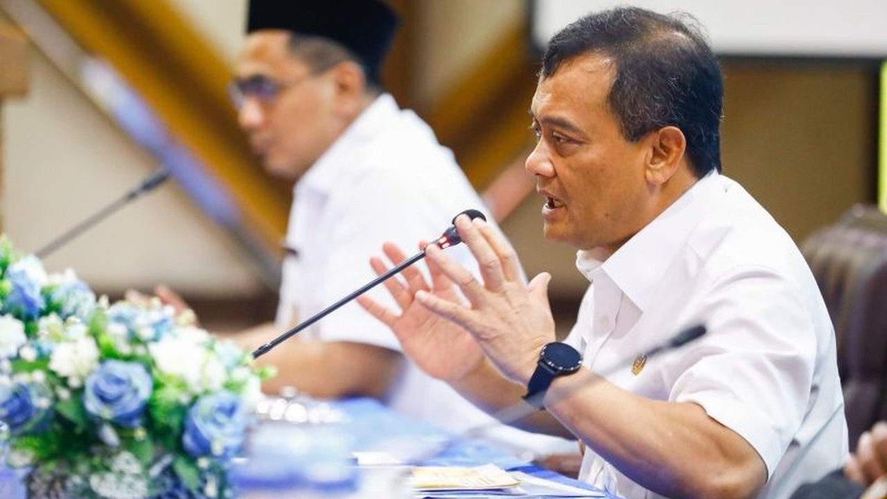 Gubernur Jawa Tengah Ahmad Luthfi mendorong ASN Kreatif Inovatif, menekankan pentingnya terobosan dan inisiatif di luar rutinitas. Apa dampaknya bagi pelayanan publik?