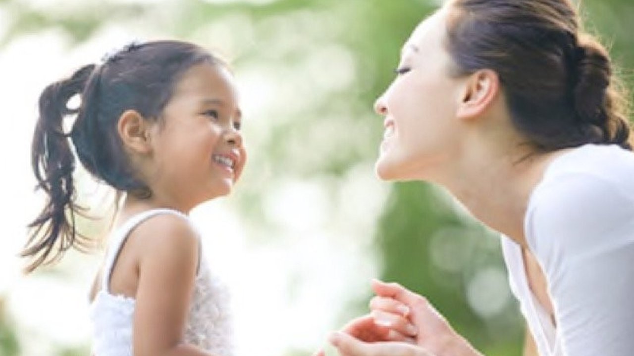 Psikolog menyarankan diskusi aktif antara orang tua dan anak saat menikmati musik. Ini krusial untuk mengarahkan nilai positif dan mengoptimalkan pengaruh musik pada anak.