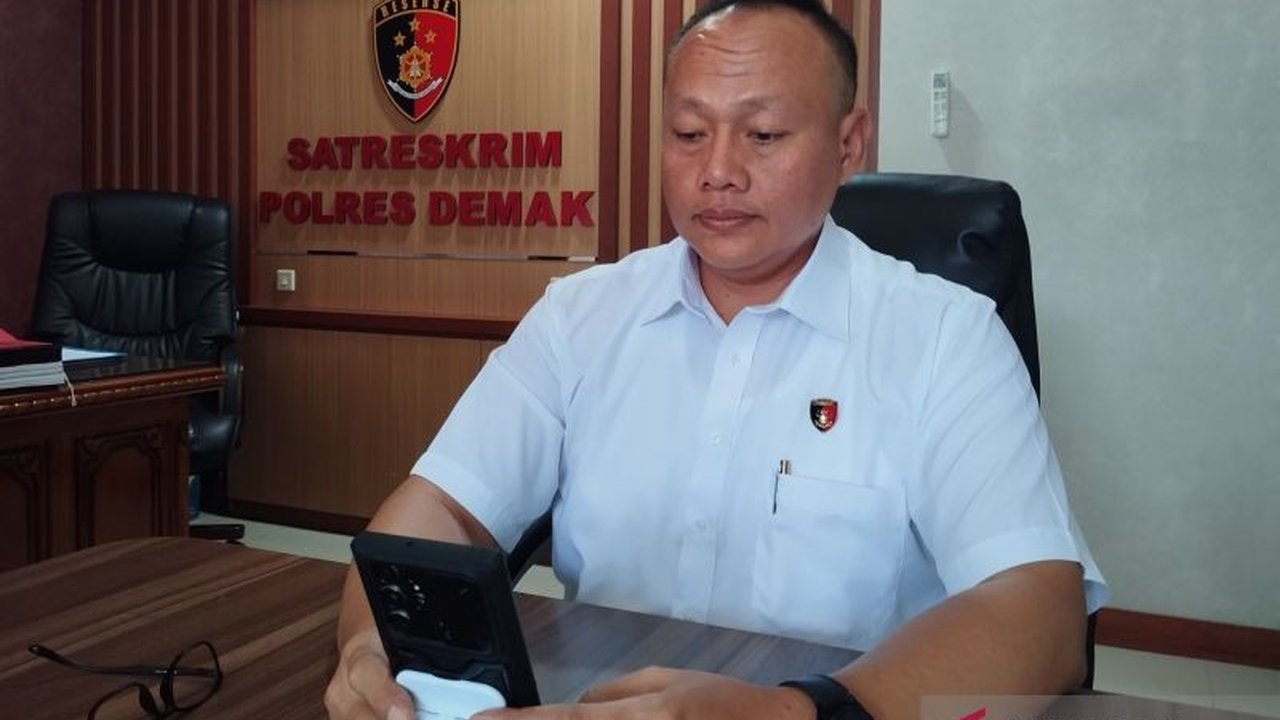 Kasus Ayah Aniaya Anak di Demak terungkap setelah Polres Demak menangkap seorang ayah yang tega menyiksa balitanya demi teror sang istri. Bagaimana kelanjutan kasus ini?