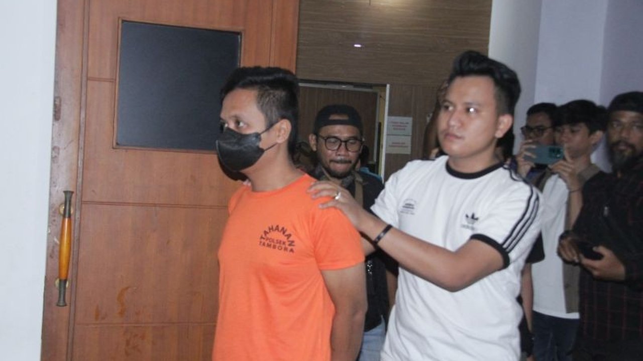 Seorang pria di Tambora menipu warga hingga Rp171 juta dengan modus penipuan jasa furnitur, uang hasil kejahatan diakui habis untuk judi online. Simak detail kasusnya!