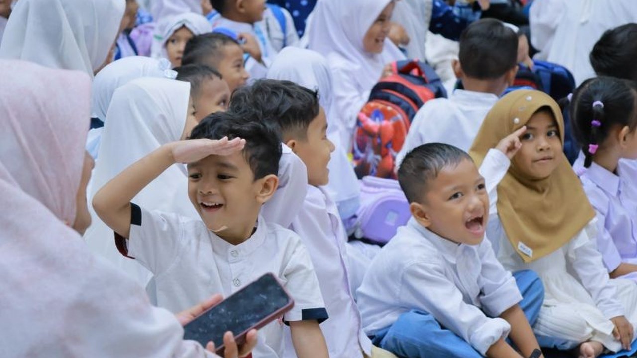 Peringatan Hari Anak Nasional 2025 di Aceh Besar dimeriahkan dengan kegiatan belajar bermakna menyenangkan, donasi untuk Palestina, serta penandatanganan MoU peningkatan kualitas pendidikan anak usia dini.