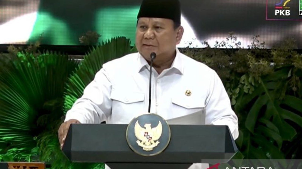 Presiden Prabowo Subianto hadir di Harlah PKB ke-27, mengaku nyaman di tengah Nahdliyin dan mengenang kedekatannya dengan Gus Dur, meskipun jadwal padat.