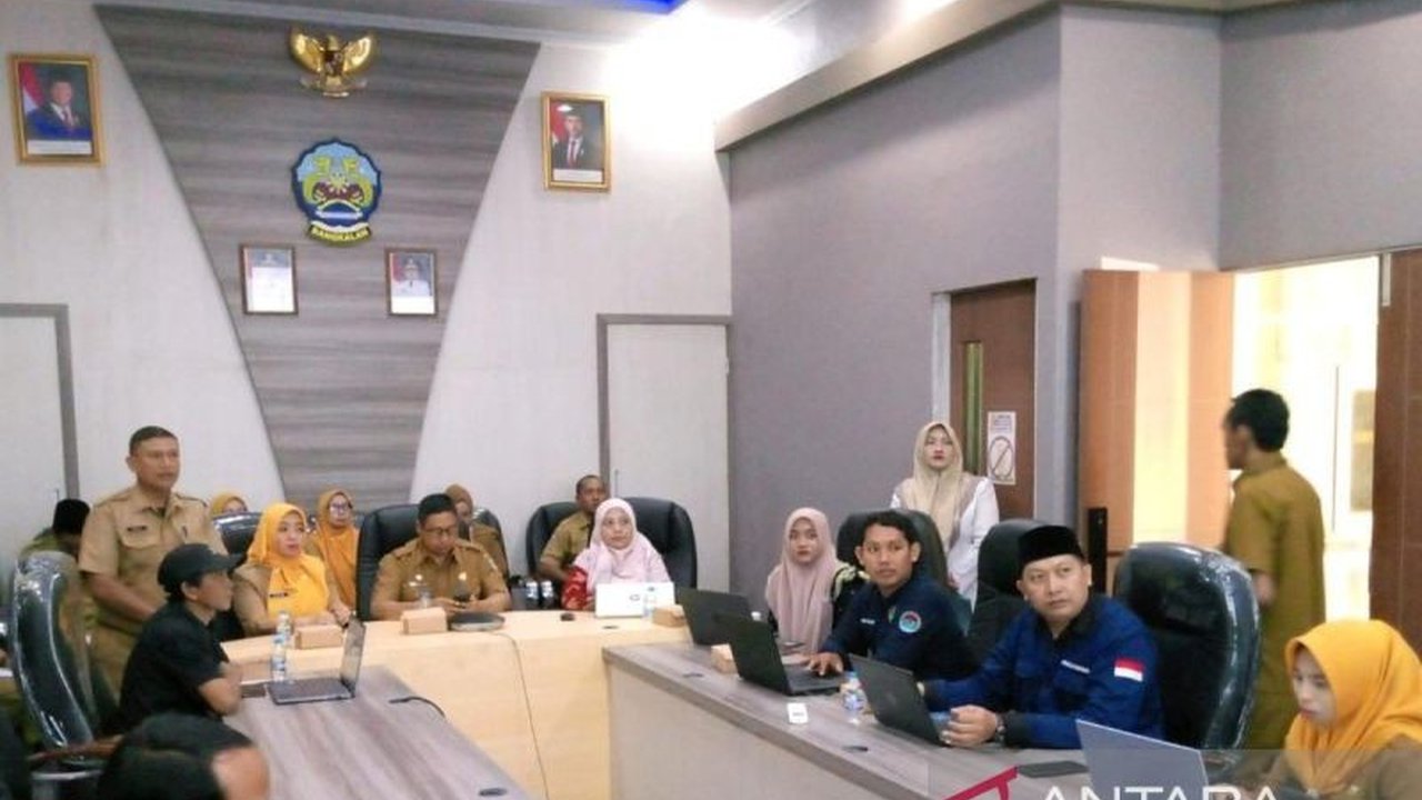 Pemerintah Kabupaten Bangkalan melatih pengelola BUMDes di 273 desa tentang pengelolaan keuangan digital, demi akuntabilitas dan transparansi. Cari tahu mengapa ini krusial!