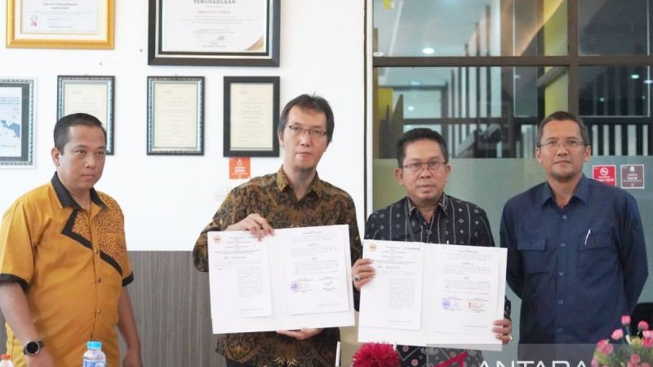 Universitas Lambung Mangkurat (ULM) menjalin kerja sama strategis dengan Datamine Software Indonesia untuk mencetak SDM unggul di bidang pertambangan, siap menghadapi tantangan industri.