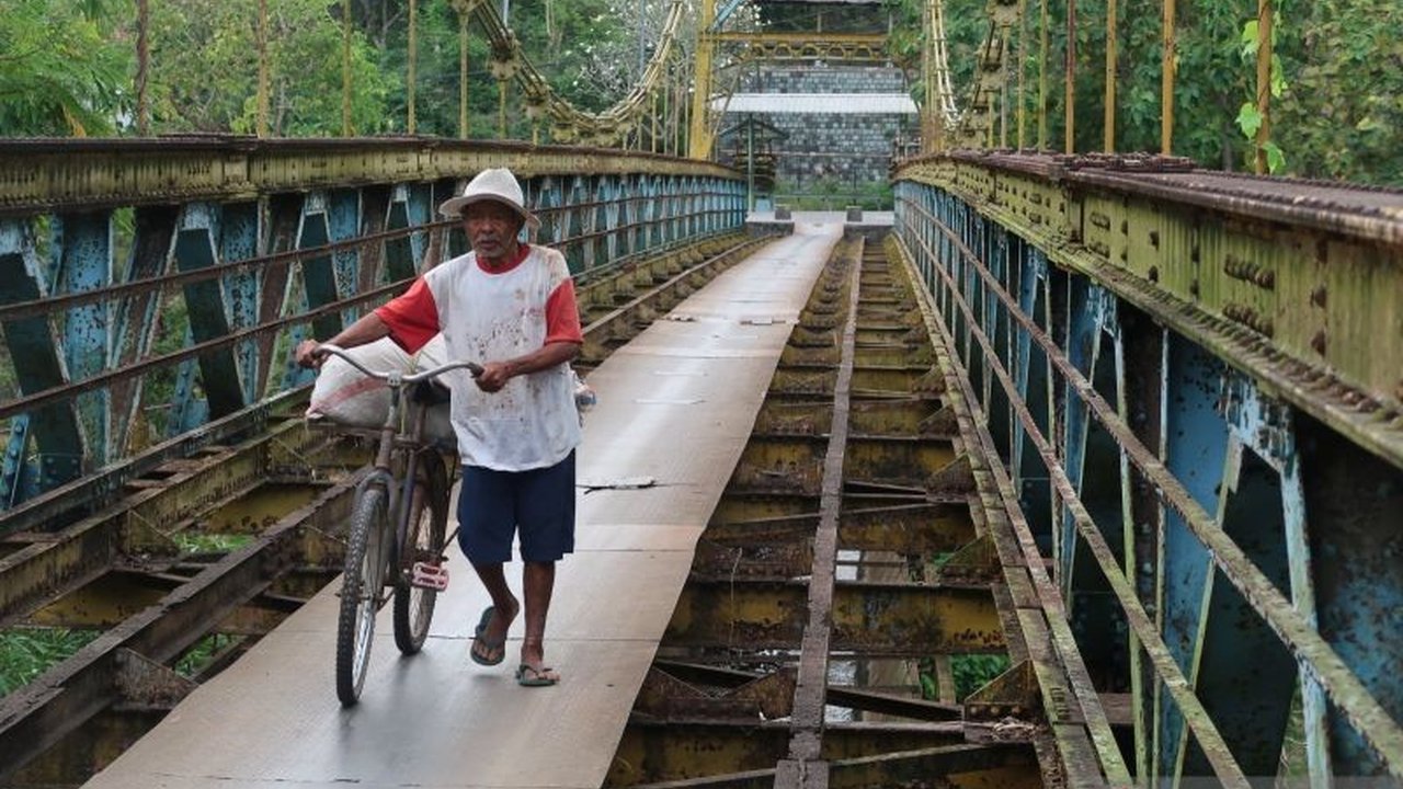 Museum NTB mengungkap peran krusial Jembatan Kolonial Lombok di Gerung yang dibangun Belanda pada 1935, tak hanya sebagai penghubung, tapi juga solusi irigasi canggih.