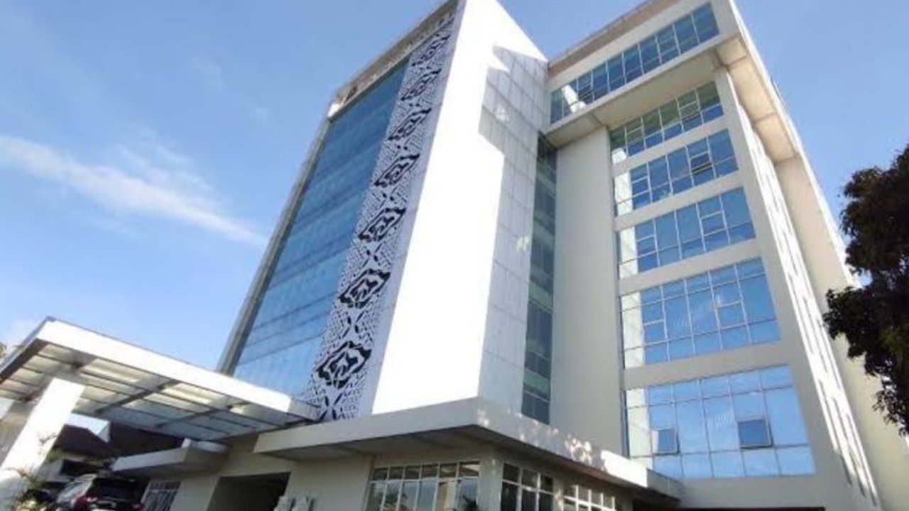 Dinas Lingkungan Hidup Jabar meninjau ulang izin PT Pindo Deli setelah terbukti mencemari Sungai Citarum, dikenai denda Rp3,56 miliar dan terancam sanksi perdata. Bagaimana kelanjutannya?