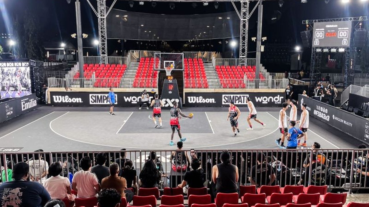 Inaspro 3x3 Jakarta siap digelar! Direktur LPDUK Kemenpora pastikan lapangan telah memenuhi standar FIBA, menjanjikan turnamen basket 3x3 kelas dunia.