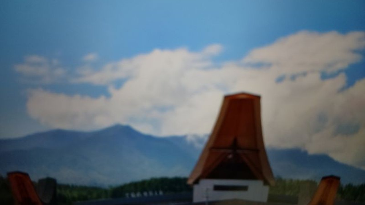 Bandara Buntu Kuni Toraja kini hanya melayani satu rute penerbangan setelah dua rute komersial ditutup. Apa penyebab sepinya penumpang dan tingginya harga tiket?