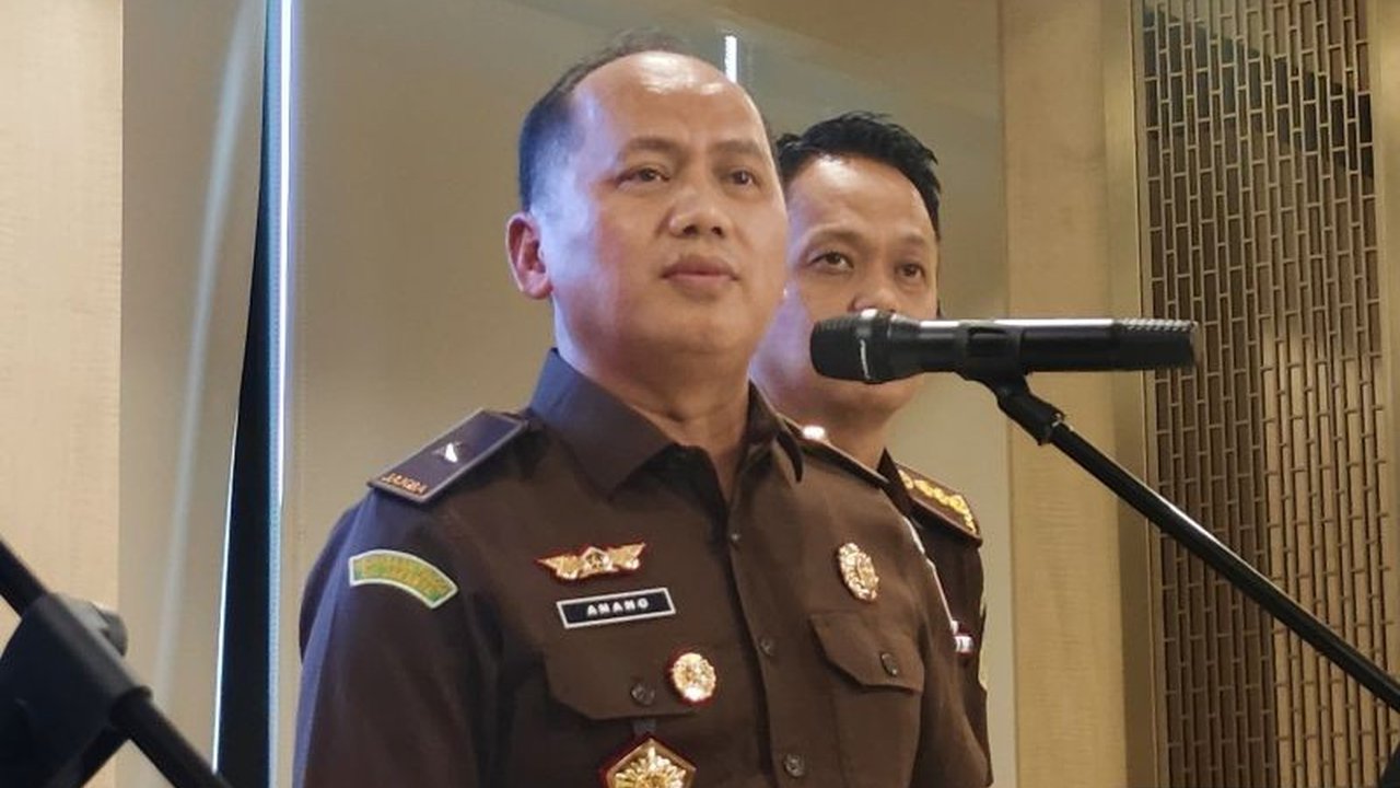 Kejaksaan Agung mengungkap Jurist Tan, tersangka kasus korupsi Chromebook Kemendikbudristek, mangkir dari panggilan kedua. Apa langkah Kejagung selanjutnya?