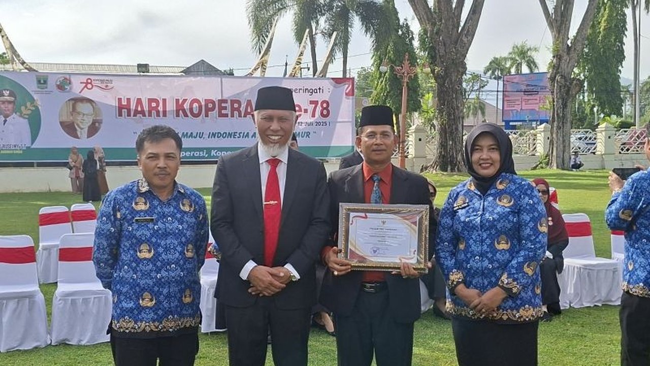 Kabupaten Solok mencatat prestasi gemilang dengan 74 Koperasi Merah Putih berbadan hukum, menjadi yang tercepat di Sumbar. Bagaimana langkah ini dongkrak ekonomi lokal?