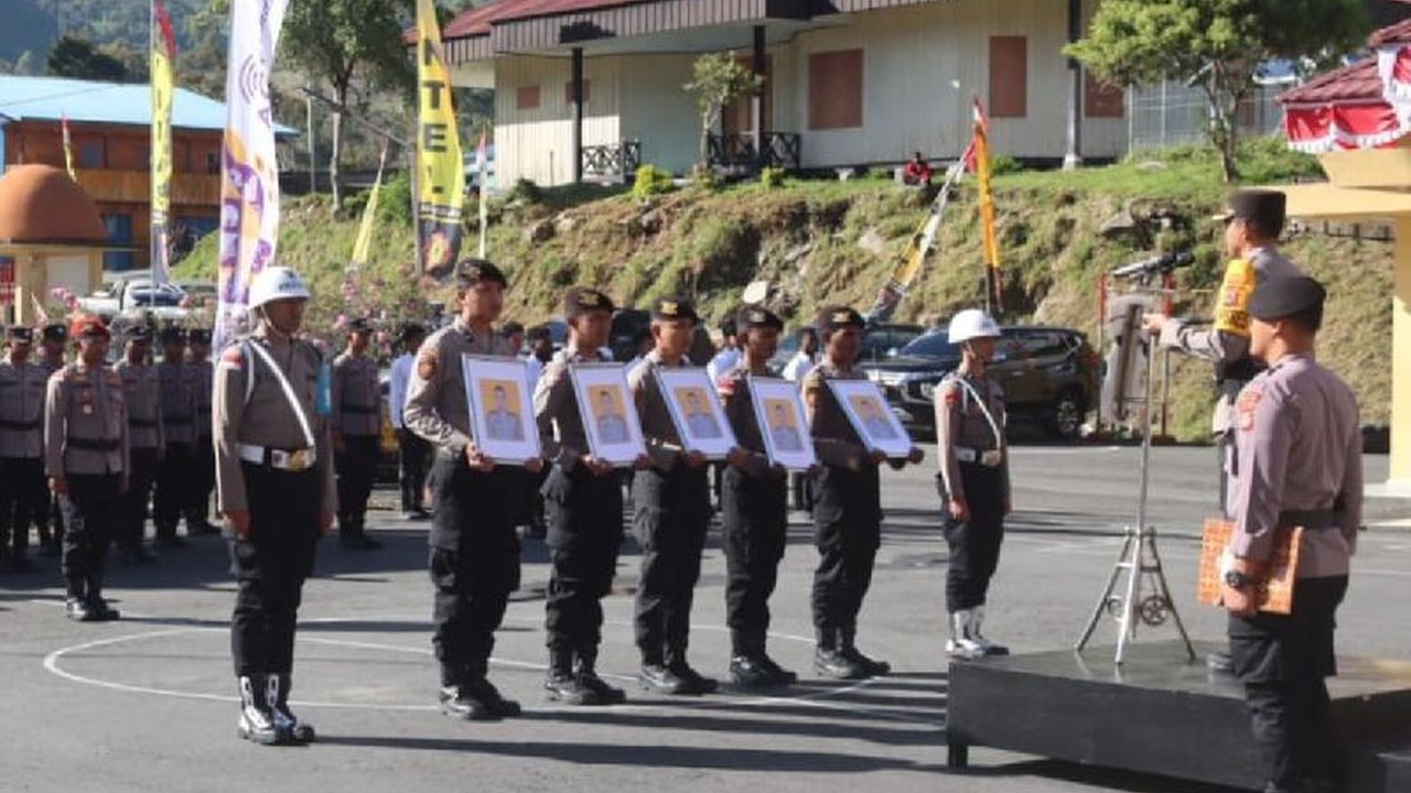 Lima personel Polres Puncak Jaya resmi dipecat dari dinas Polri karena disersi. Simak bagaimana sanksi pemecatan anggota Polri ini menjadi contoh penegakan disiplin di tubuh kepolisian.