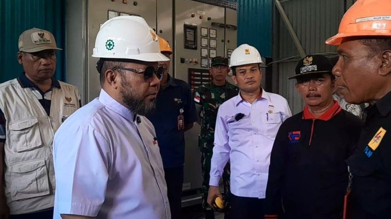Pemerintah Provinsi Bengkulu mengusulkan pengadaan mesin baru untuk PLTD Enggano, pembangkit listrik di pulau terluar Indonesia, setelah dua unit mesin lama mengalami kerusakan. Mengapa ini mendesak?